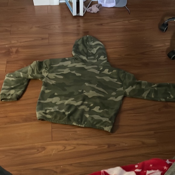 A old navy camouflage crop hoodie, with a hood. - Picture 3 of 3